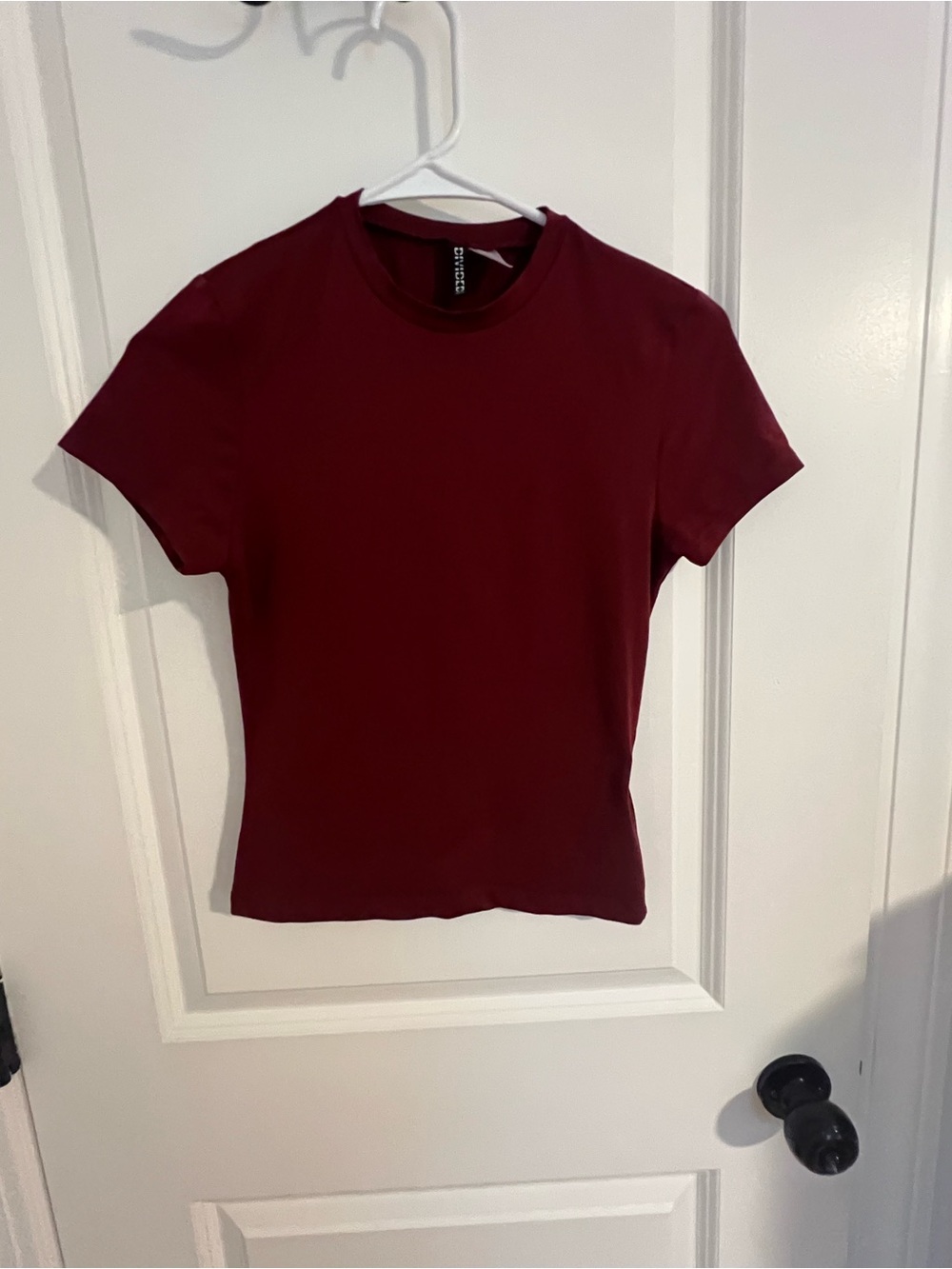 ✨🛍️ 4️⃣ for $2️⃣5️⃣ H&M Short Sleeve Crewneck Top - Burgundy Red